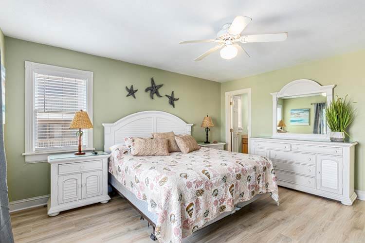 827 BAREFEET RETREAT OBX Vacation Rentals in Nags Head, NC