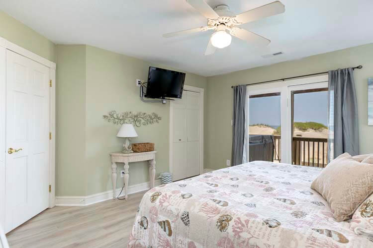 827 BAREFEET RETREAT OBX Vacation Rentals in Nags Head, NC